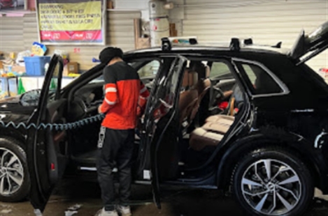 Car wash Grand Auto Lave Auto À La Main