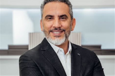 Dr. Daryoush David Saadat 