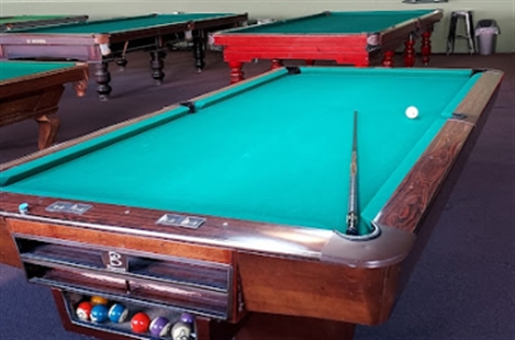 Gladi8or Pizza & Billiards