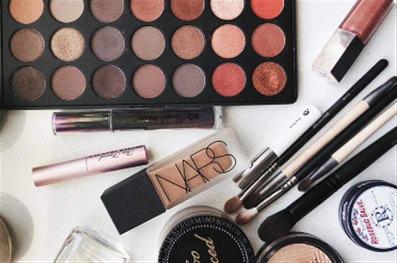 Dena Make Up